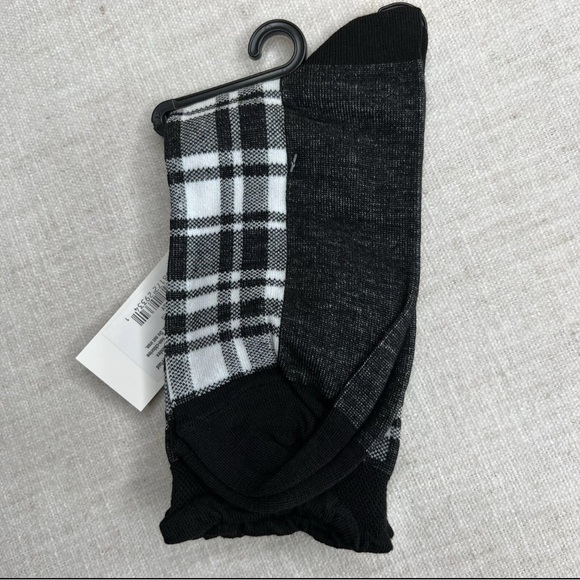 HUE Femme Top Socks Womens One Size Black White Plaid Socks 2 Pairs New - Picture 3 of 4